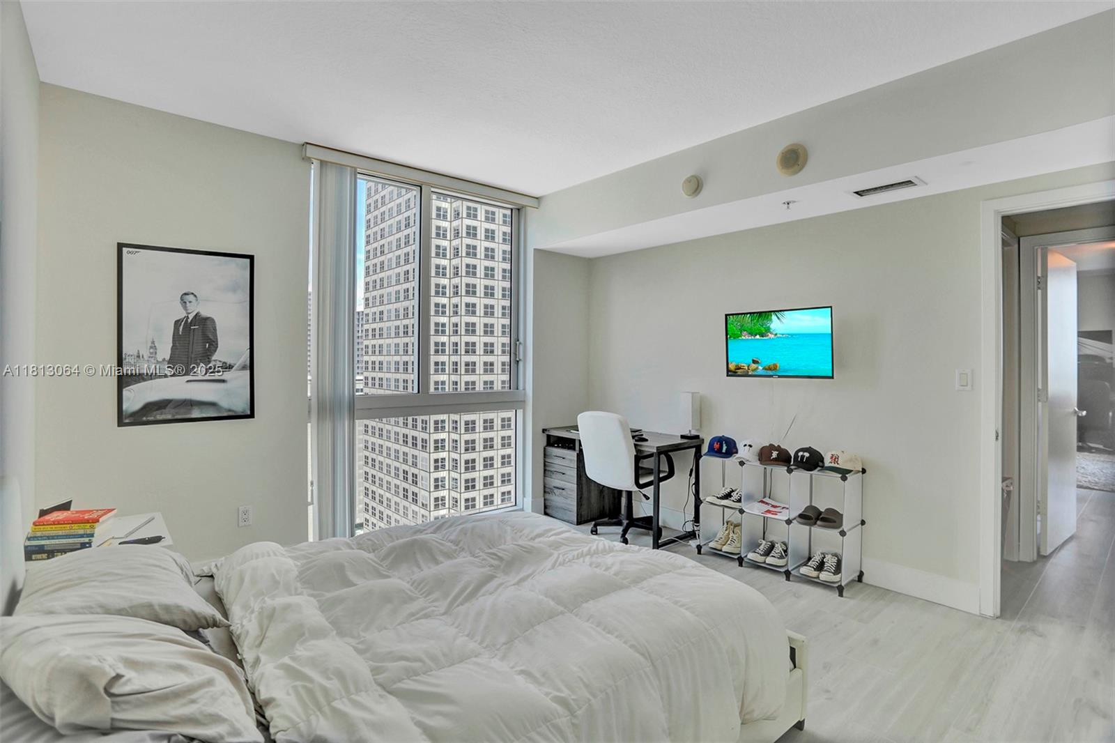 325 S Biscayne Blvd #2414, Miami FL 33131