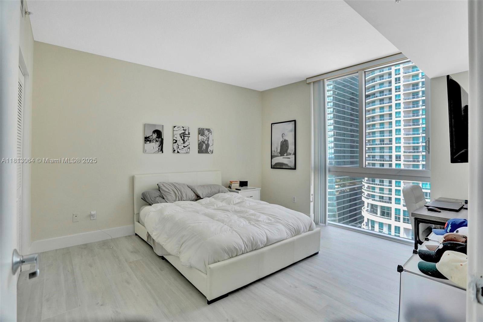 325 S Biscayne Blvd #2414, Miami FL 33131