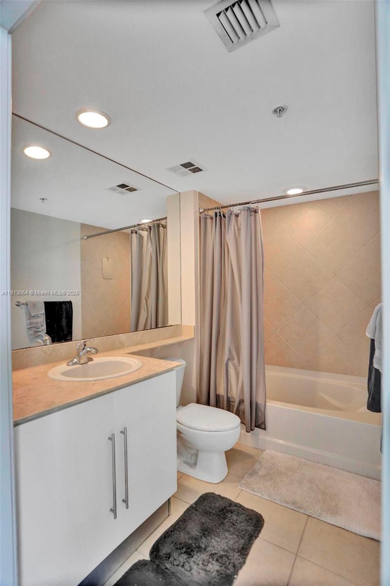 325 S Biscayne Blvd #2414, Miami FL 33131