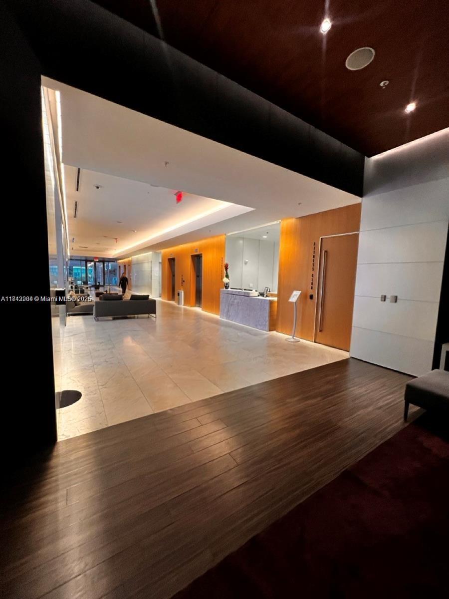 88 SW 7th St #803, Miami FL 33130