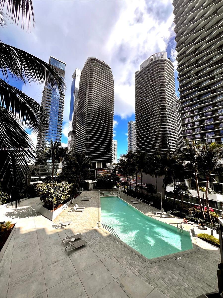 88 SW 7th St #803, Miami FL 33130