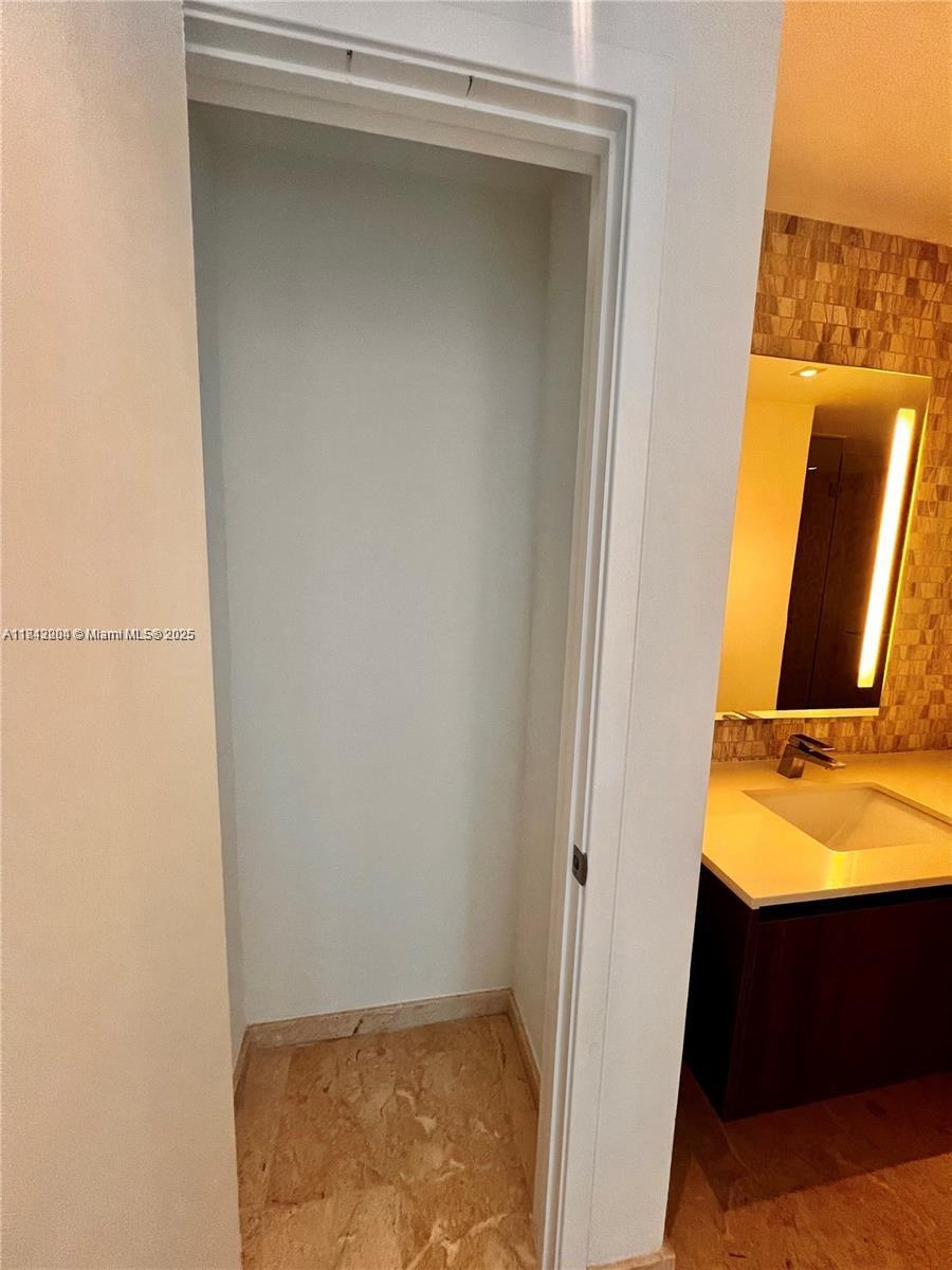88 SW 7th St #803, Miami FL 33130