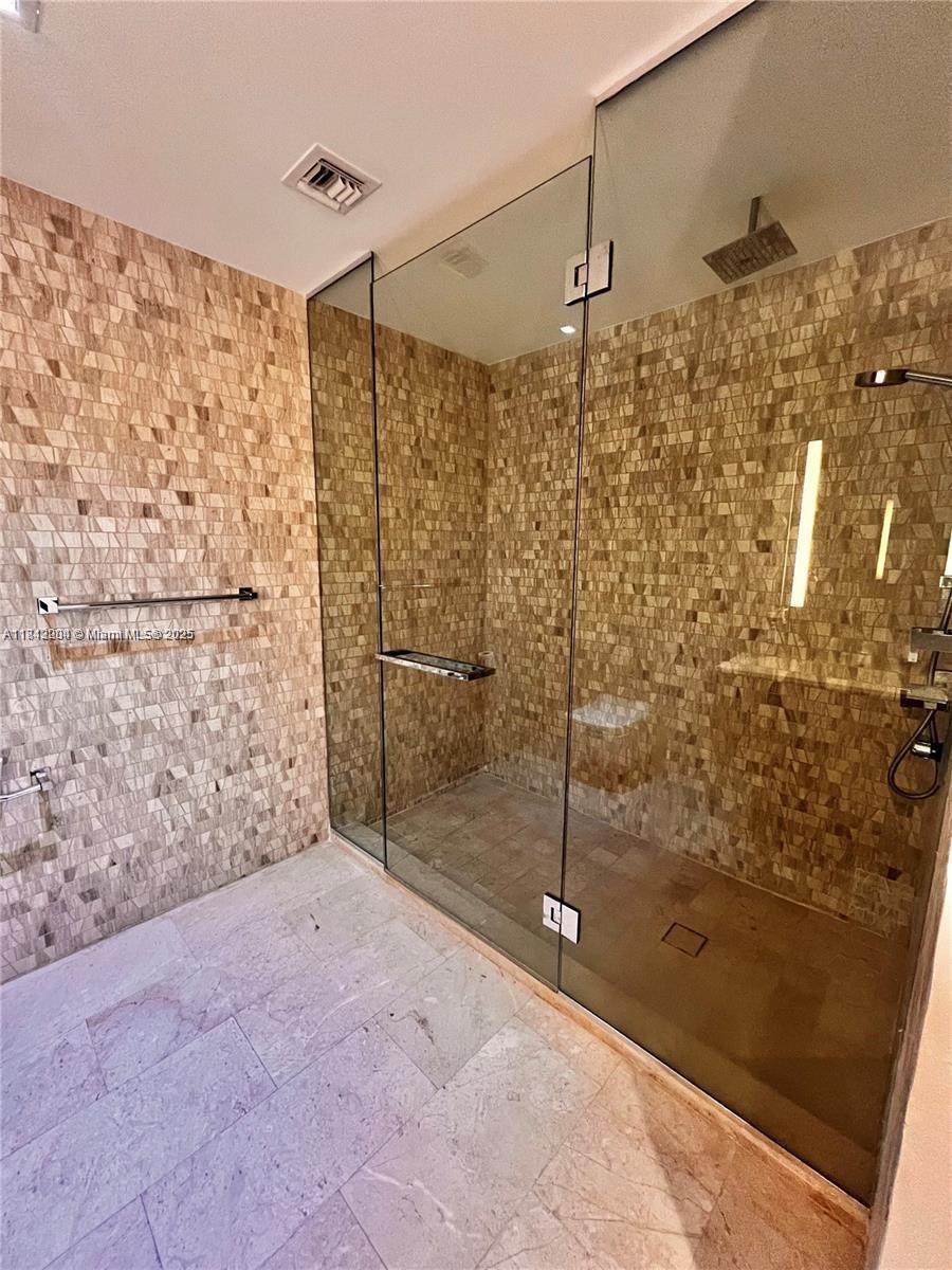 88 SW 7th St #803, Miami FL 33130