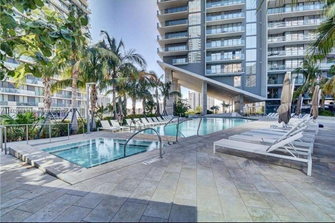88 SW 7th St #803, Miami FL 33130