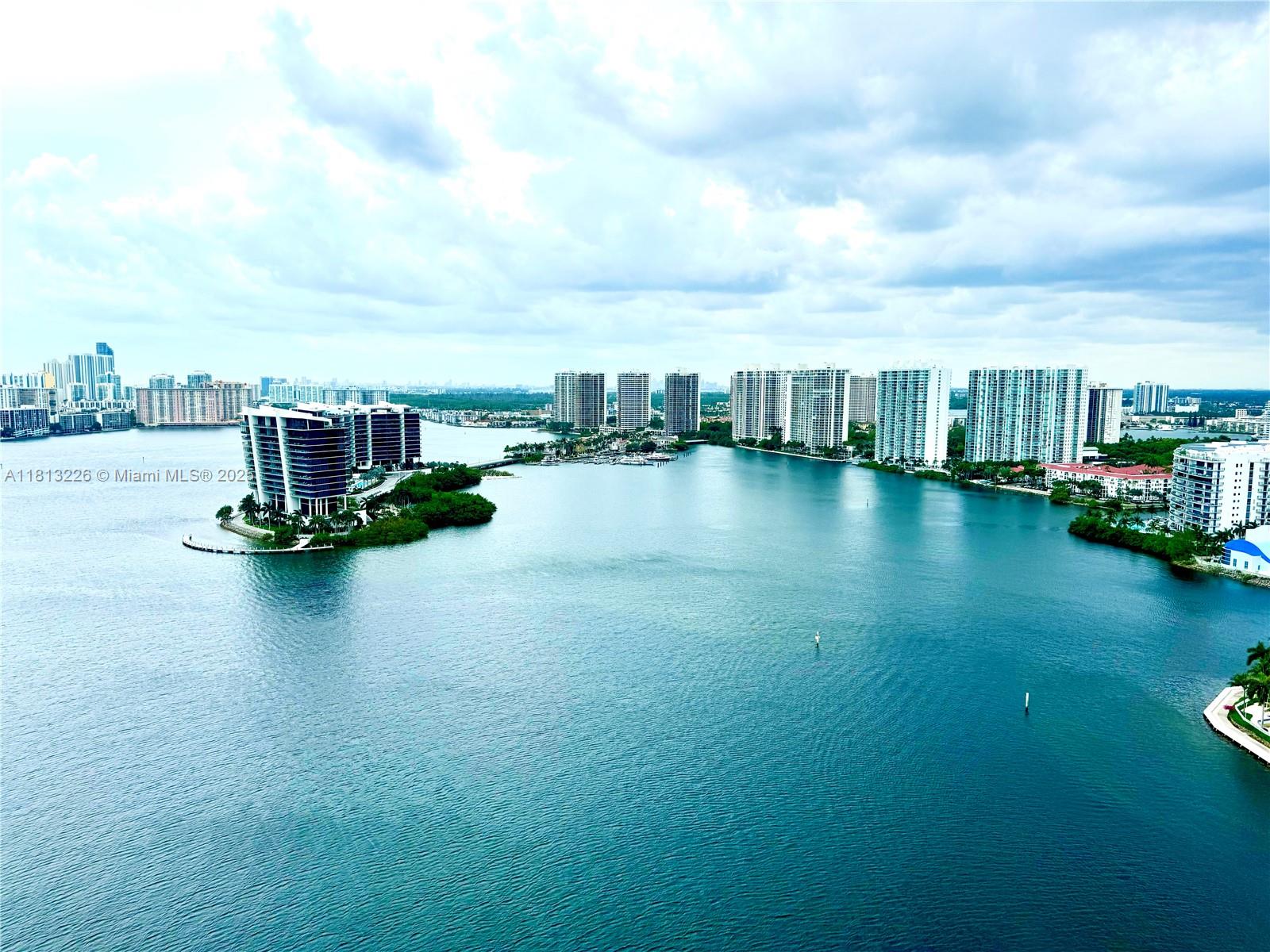 Apartamento à Venda em Aventura, FL
