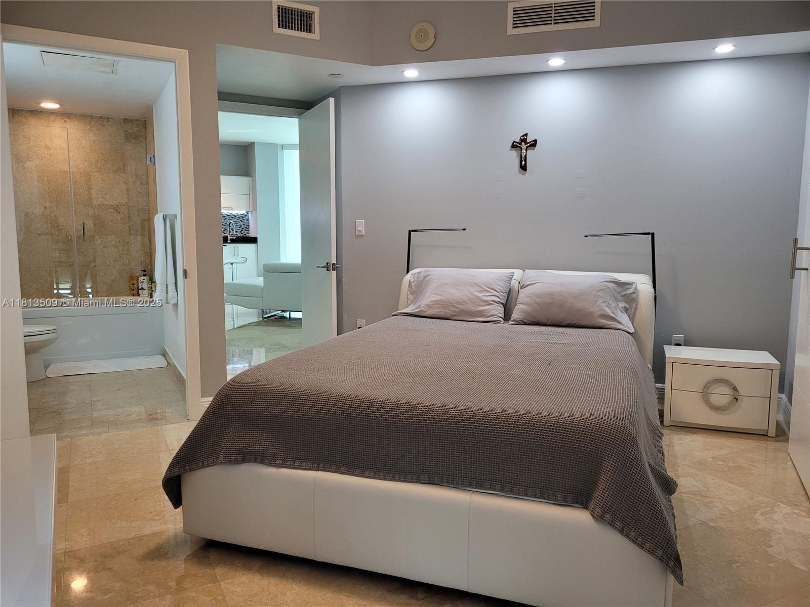 350 S Miami Ave #2714, Miami FL 33130