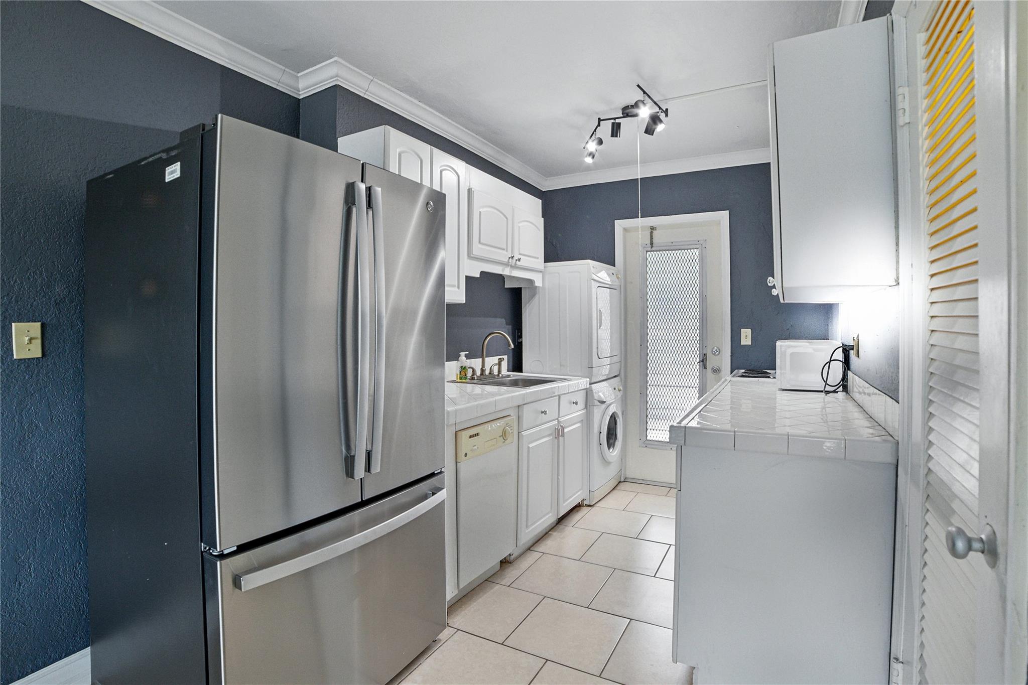 Photo 6 of home located at 1005 SE 15th St 5D, Fort Lauderdale FL