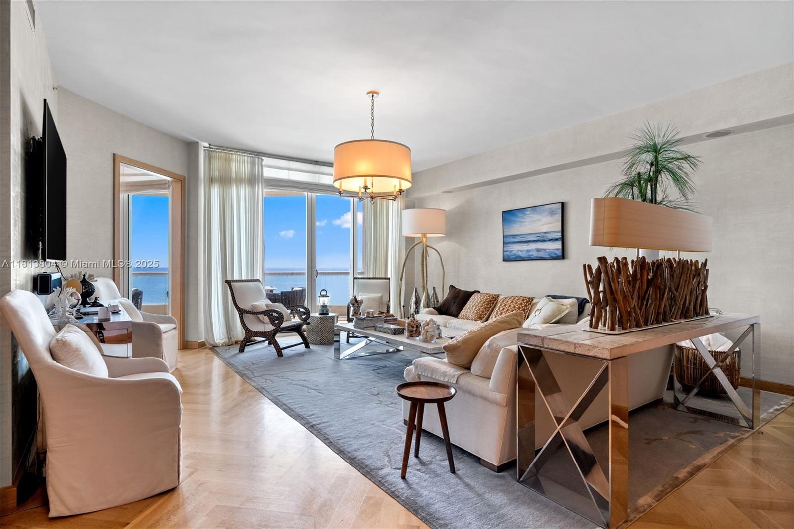 Apartamento à Venda em Sunny Isles Beach, FL
