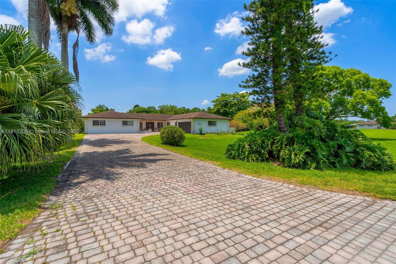 17550 SW 59th Ct, Southwest Ranches, Florida image 2
