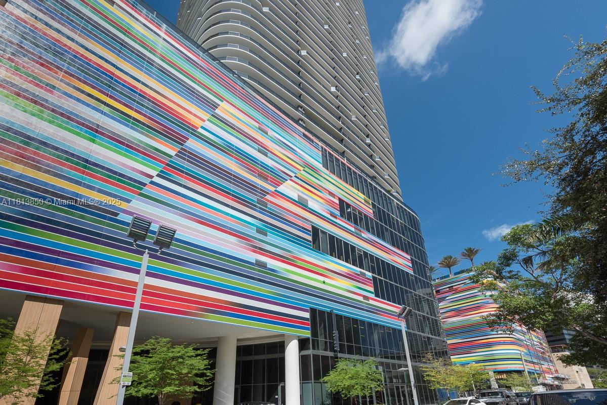 45 SW 9th St #2402, Miami FL 33130