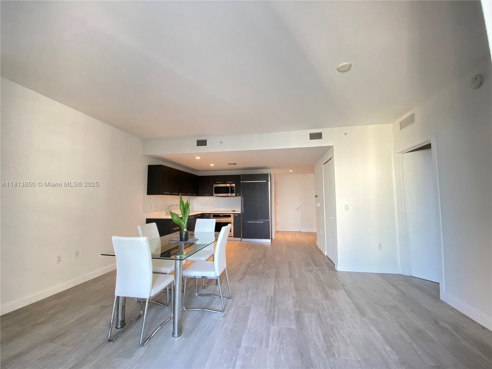 45 SW 9th St #2402, Miami FL 33130