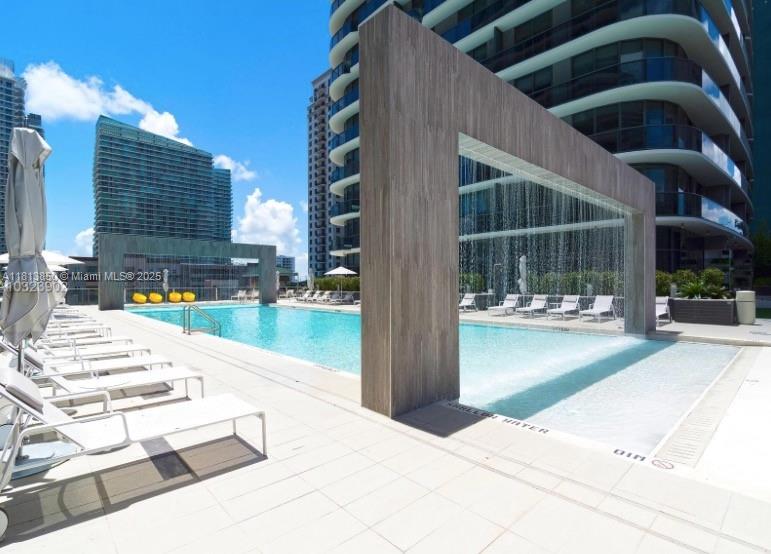 45 SW 9th St #2402, Miami FL 33130