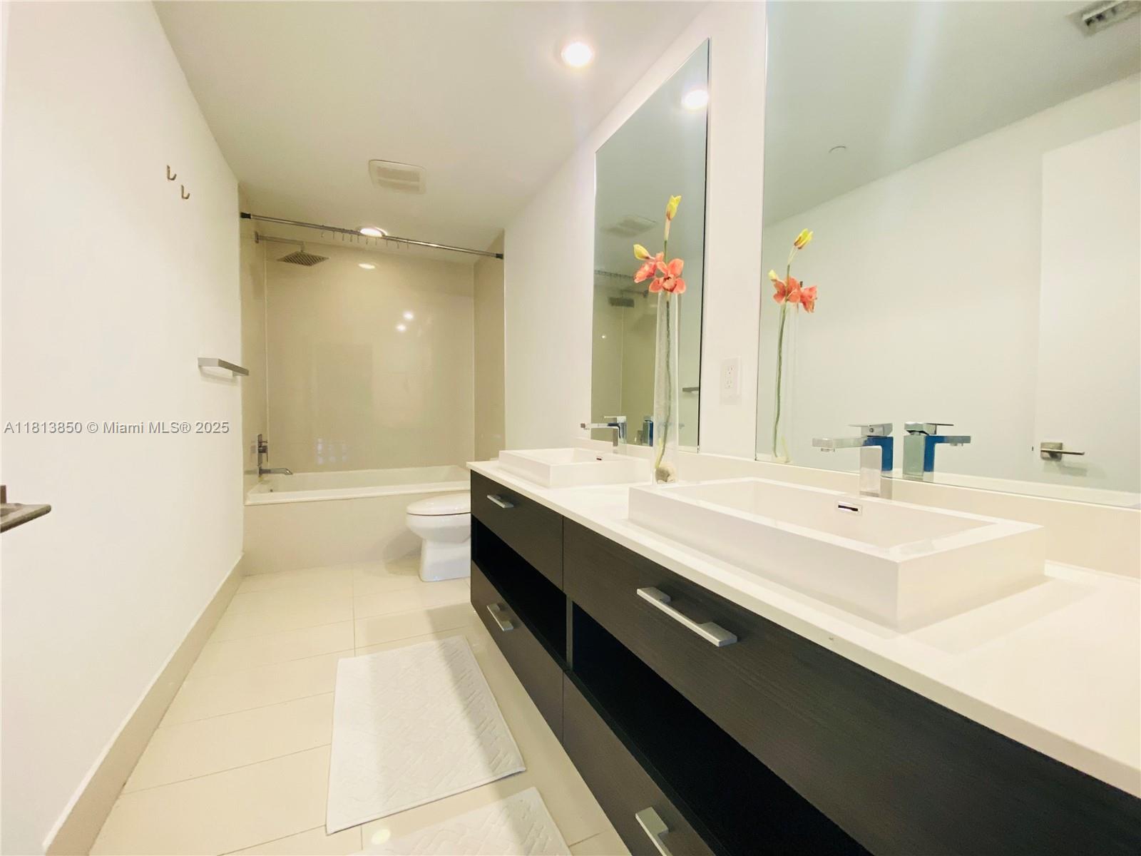 45 SW 9th St #2402, Miami FL 33130