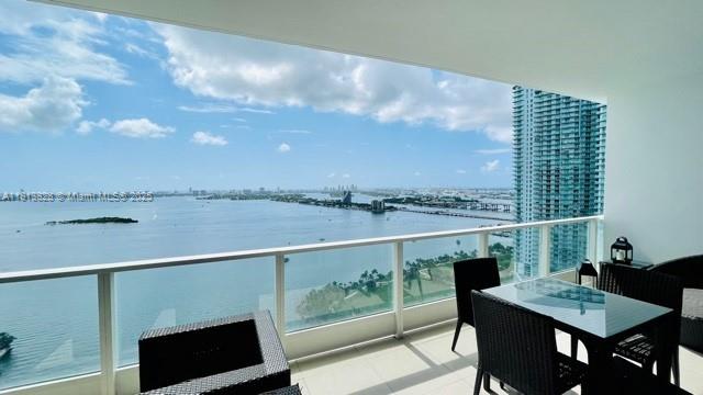 Apartamento para Alugar em Miami, FL