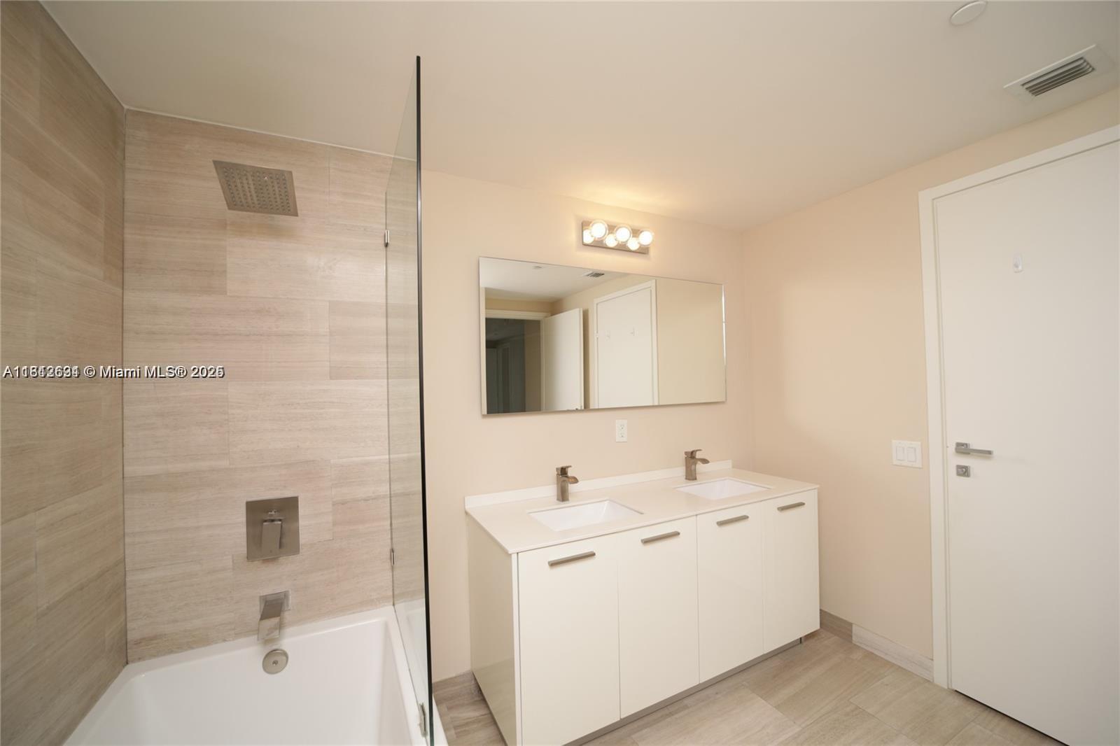 1300 Brickell Bay Dr #1006, Miami FL 33131