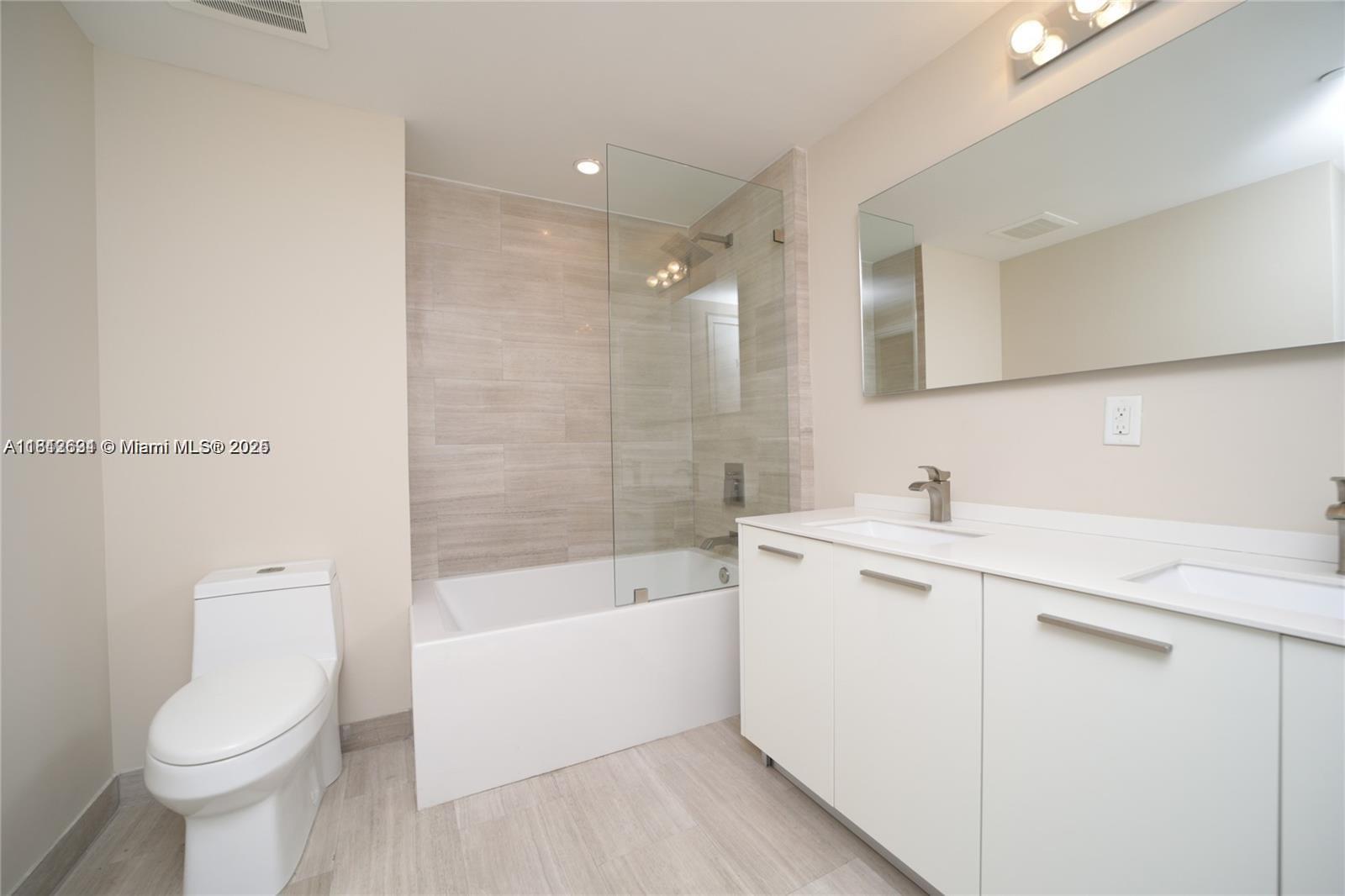 1300 Brickell Bay Dr #1006, Miami FL 33131