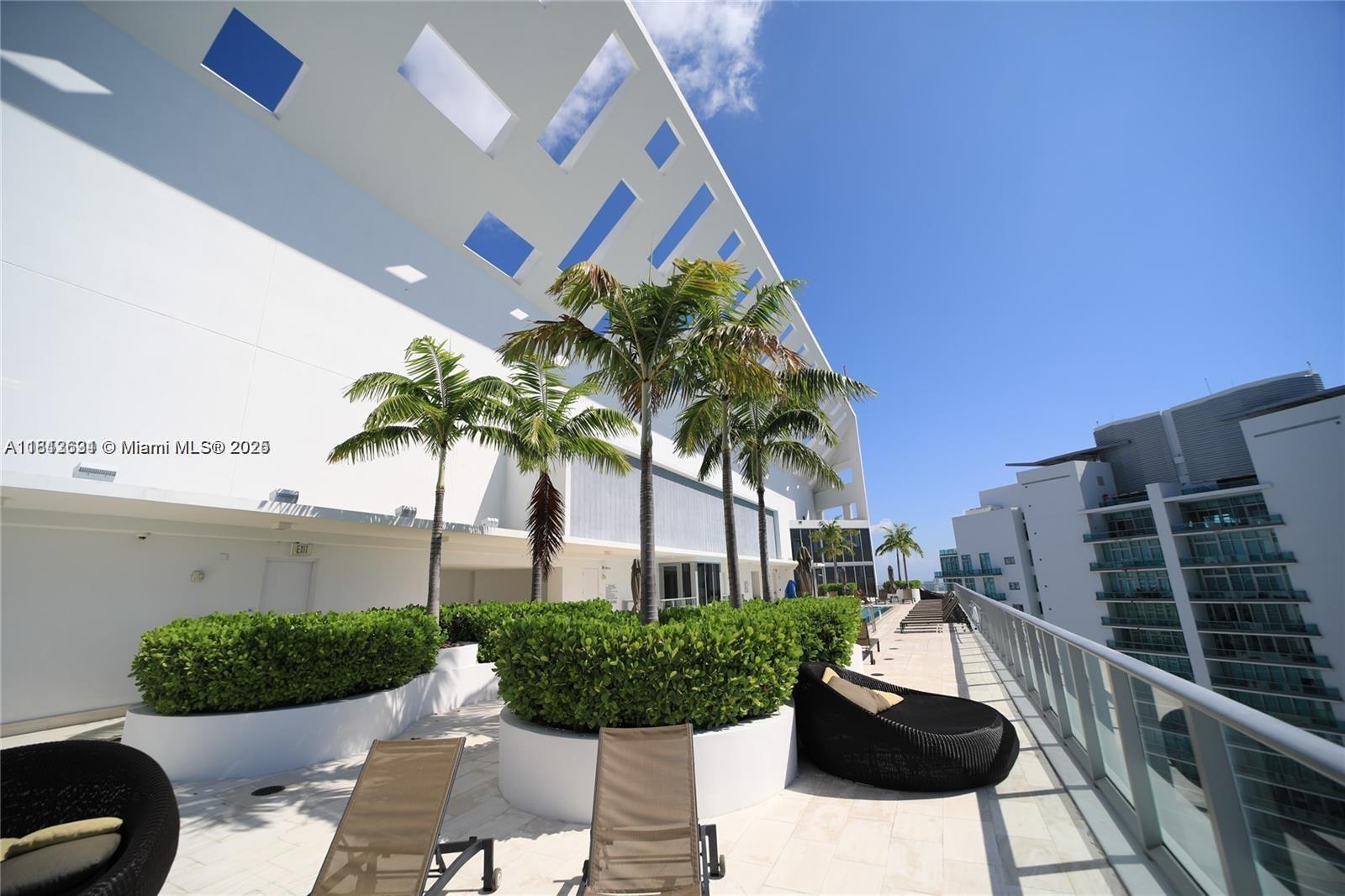 1300 Brickell Bay Dr #1006, Miami FL 33131
