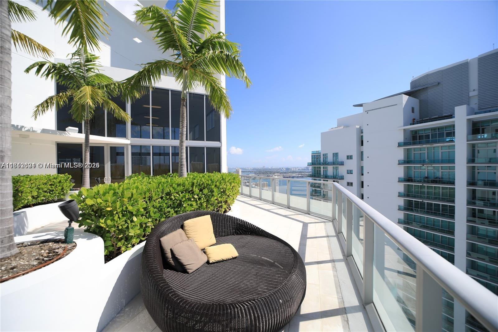 1300 Brickell Bay Dr #1006, Miami FL 33131