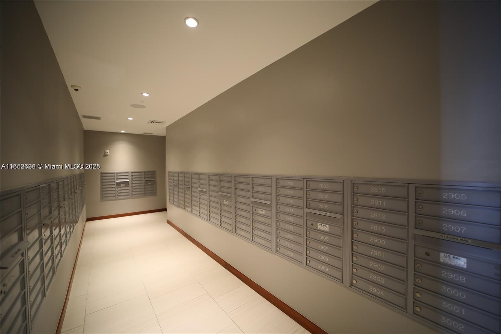 1300 Brickell Bay Dr #1006, Miami FL 33131