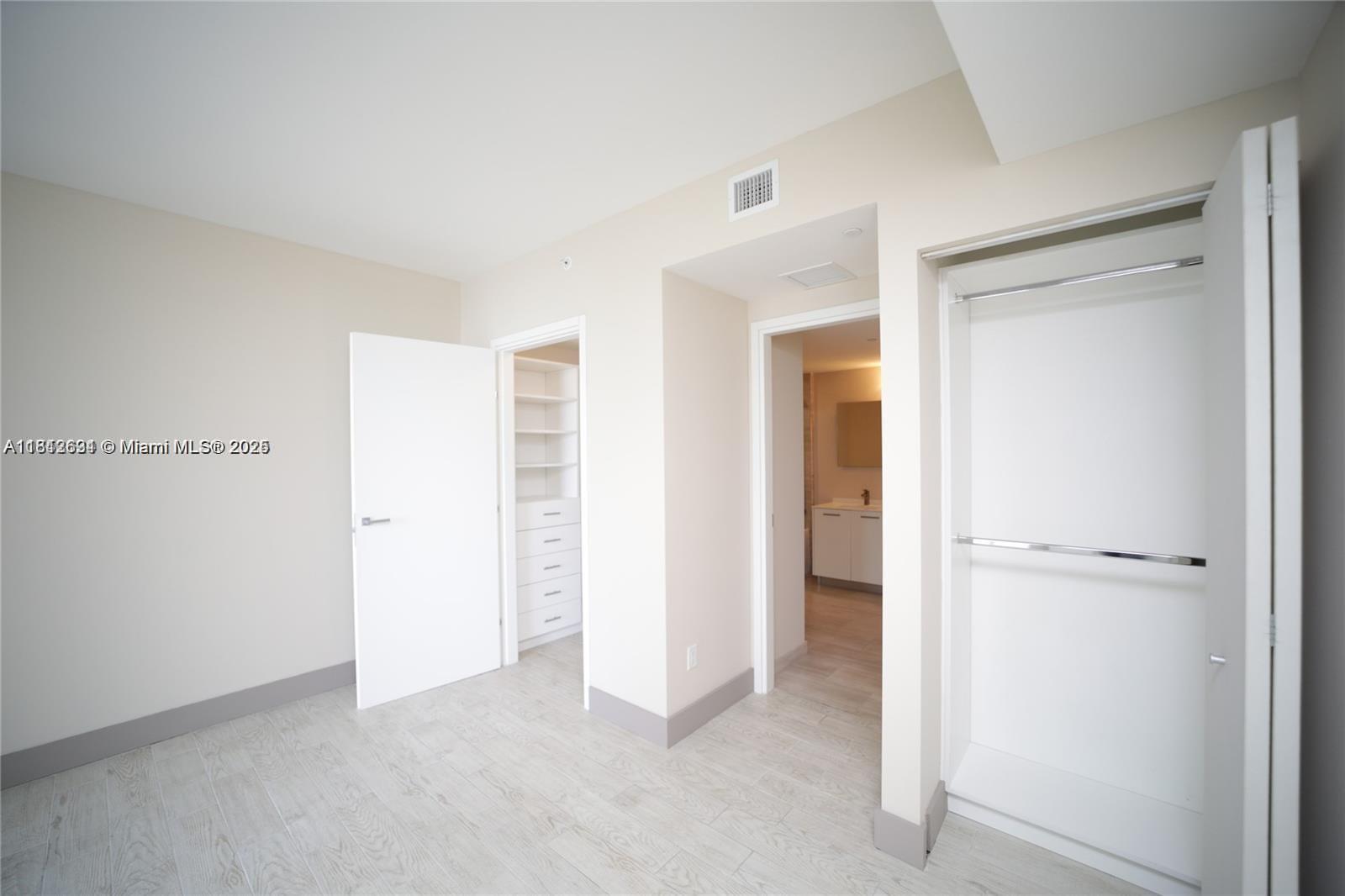 1300 Brickell Bay Dr #1006, Miami FL 33131