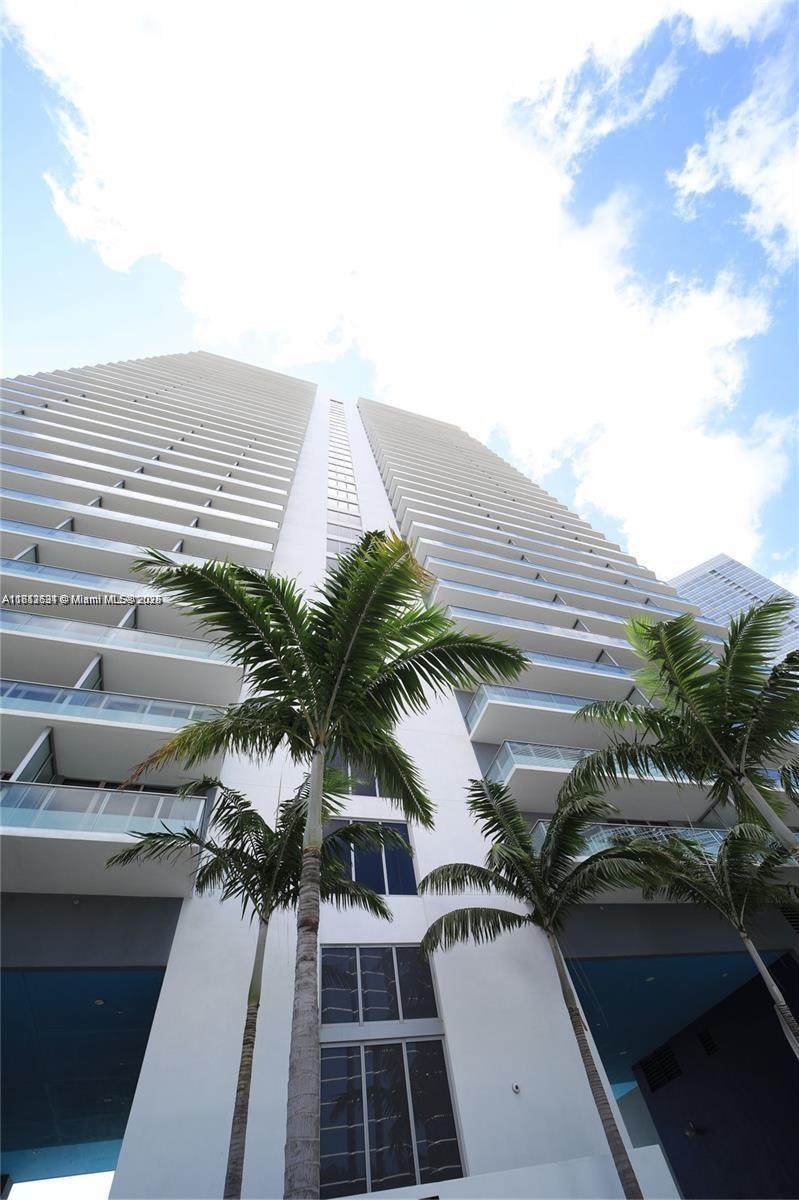 1300 Brickell Bay Dr #1006, Miami FL 33131