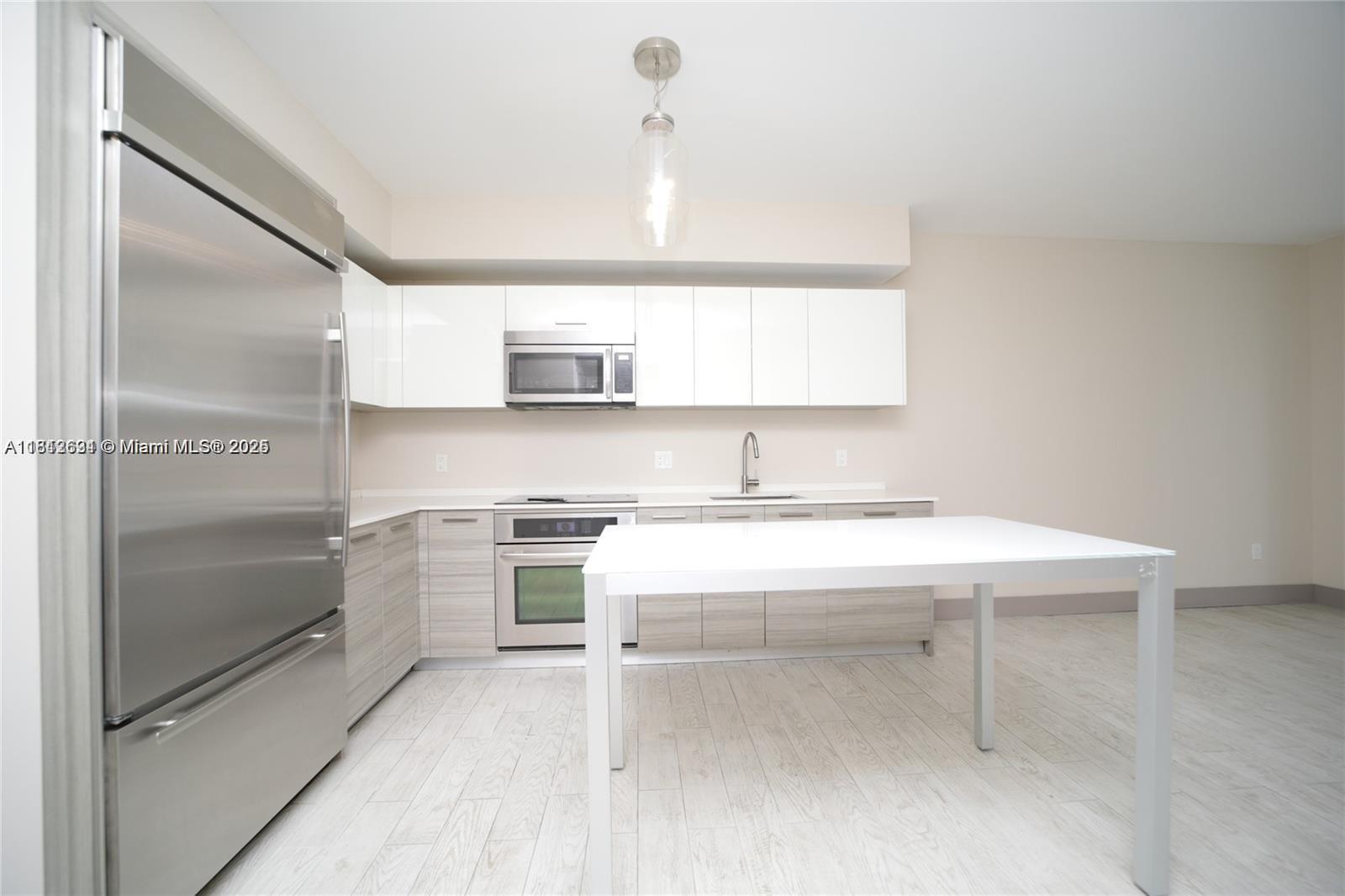 1300 Brickell Bay Dr #1006, Miami FL 33131
