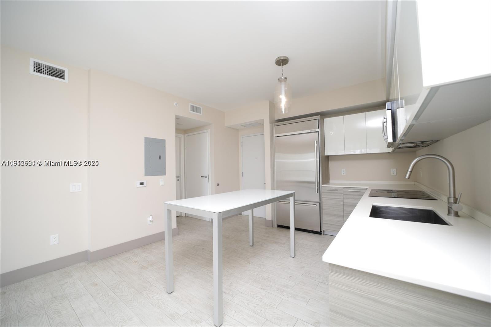 1300 Brickell Bay Dr #1006, Miami FL 33131