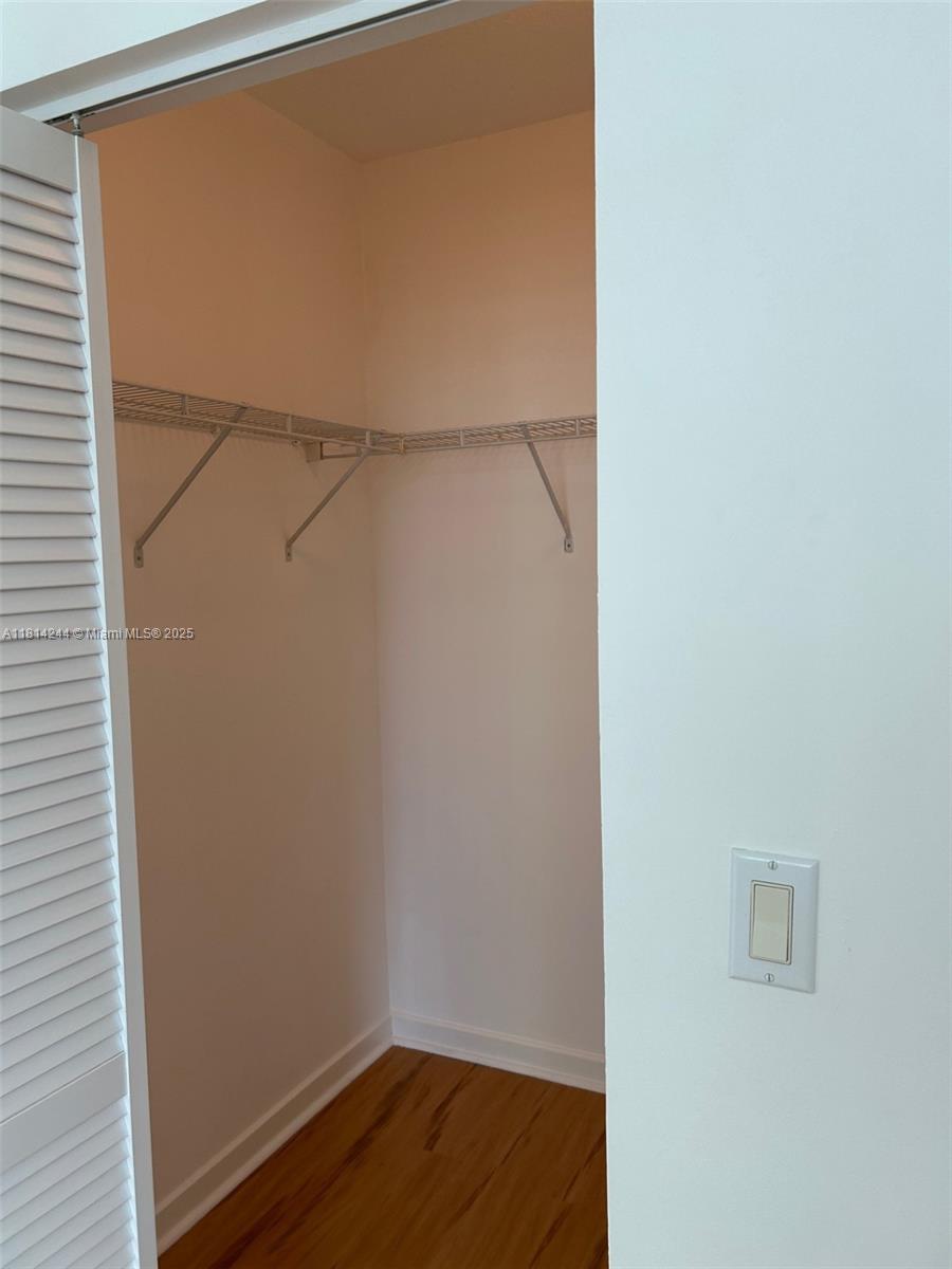 335 S Biscayne Blvd #2404, Miami FL 33131