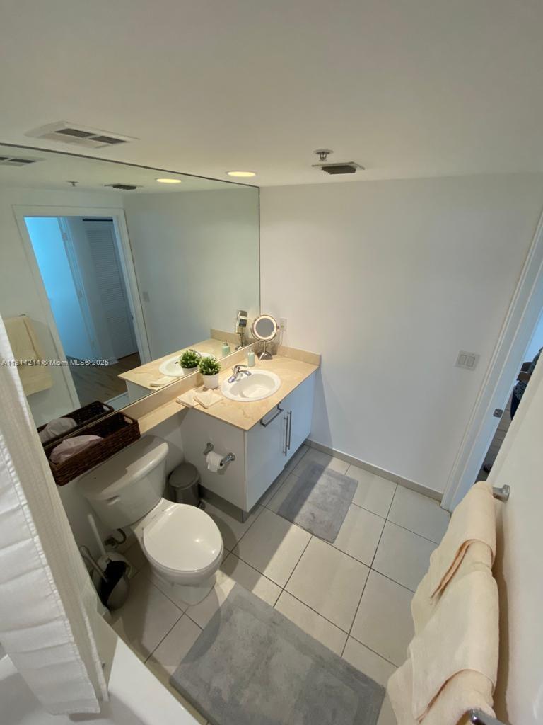 335 S Biscayne Blvd #2404, Miami FL 33131