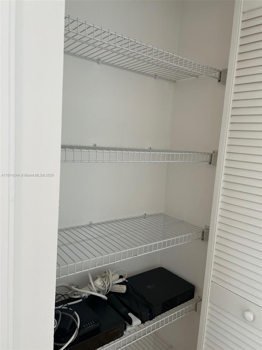335 S Biscayne Blvd #2404, Miami FL 33131