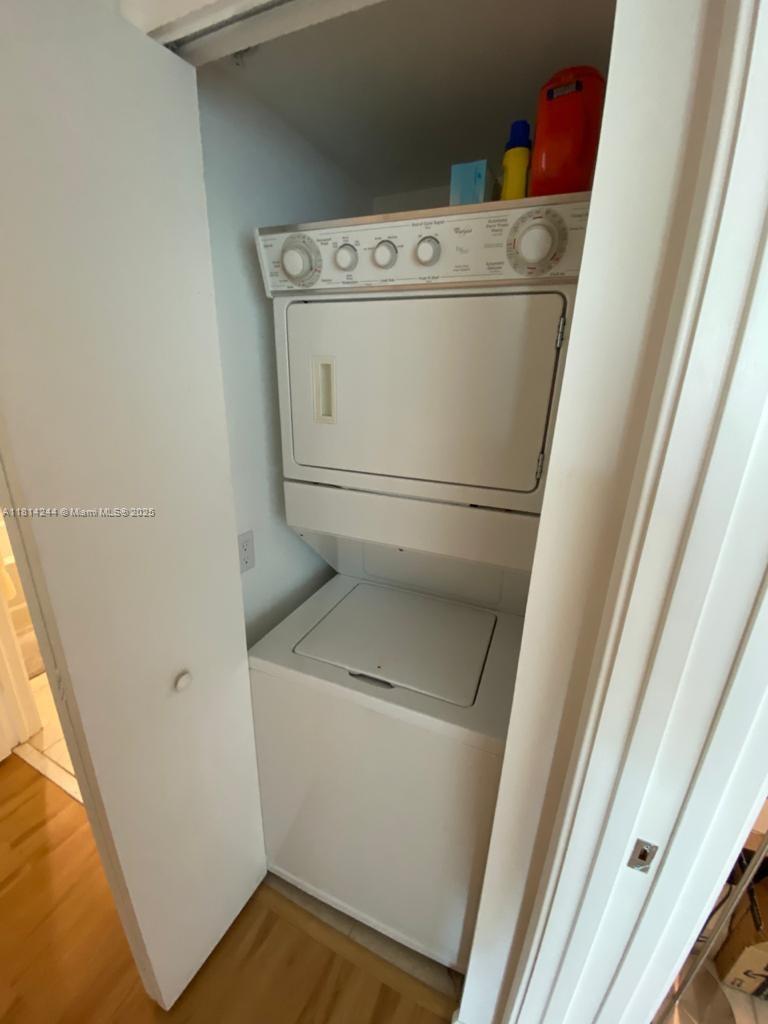 335 S Biscayne Blvd #2404, Miami FL 33131