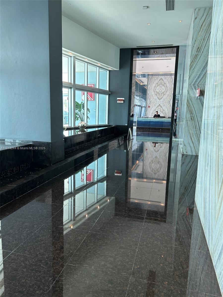 335 S Biscayne Blvd #2404, Miami FL 33131