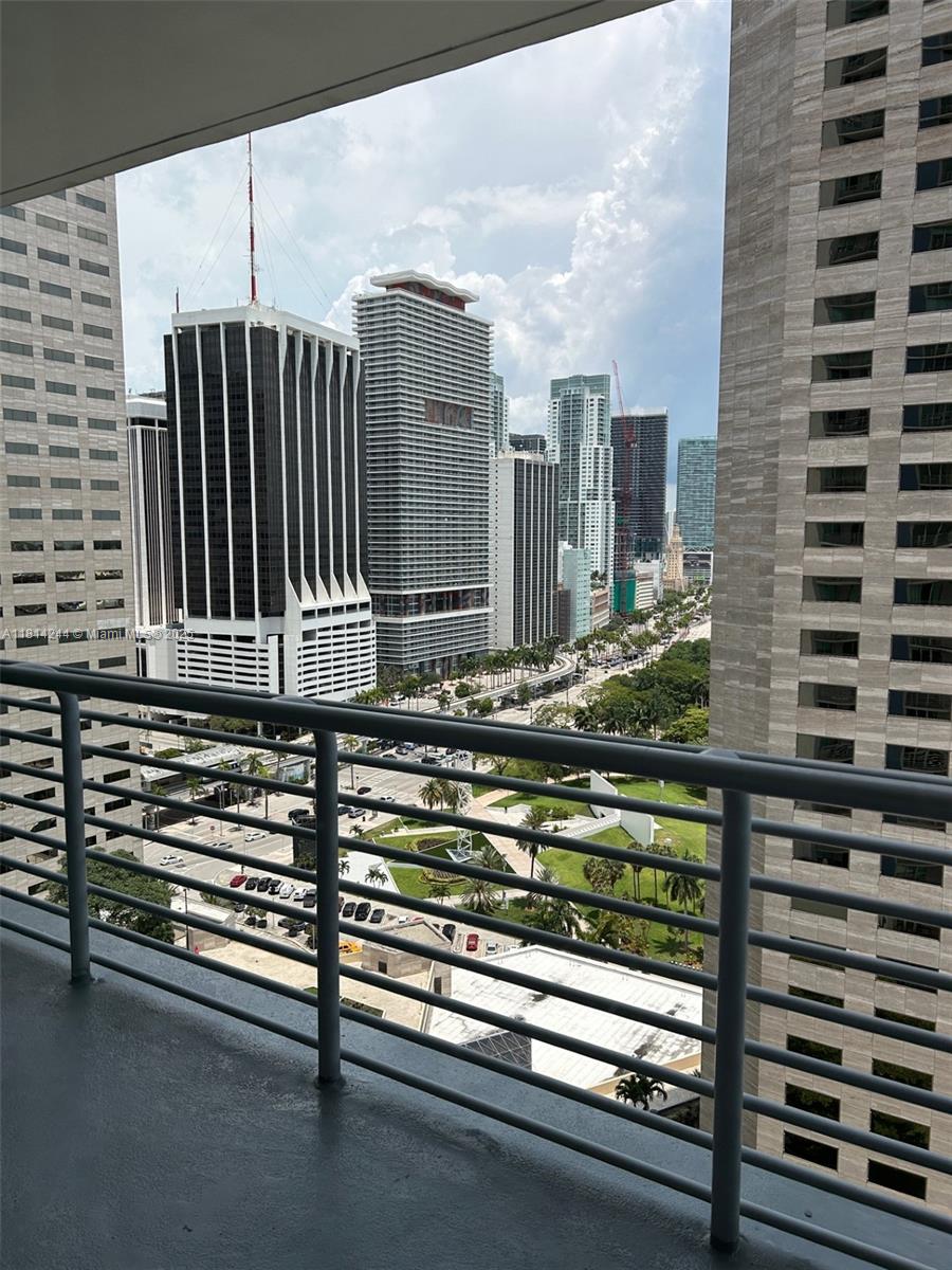 335 S Biscayne Blvd #2404, Miami FL 33131