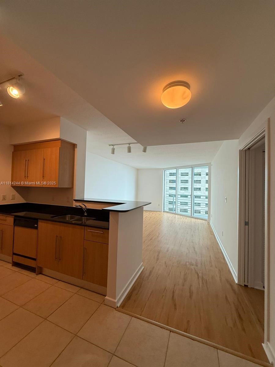 335 S Biscayne Blvd #2404, Miami FL 33131