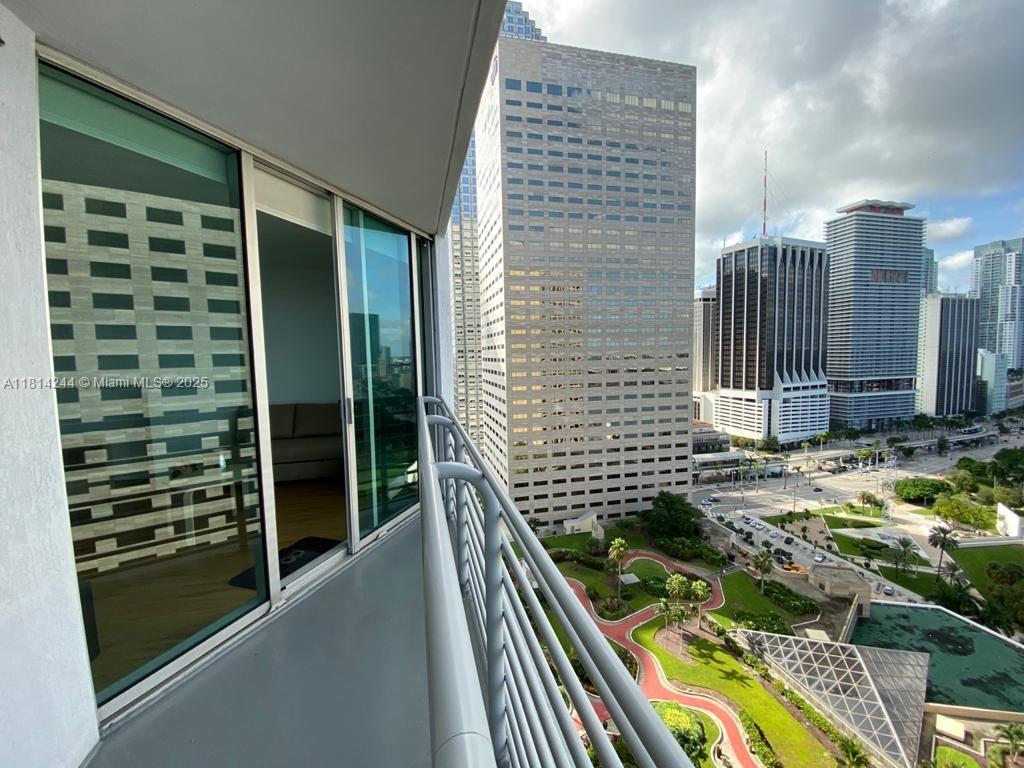 335 S Biscayne Blvd #2404, Miami FL 33131
