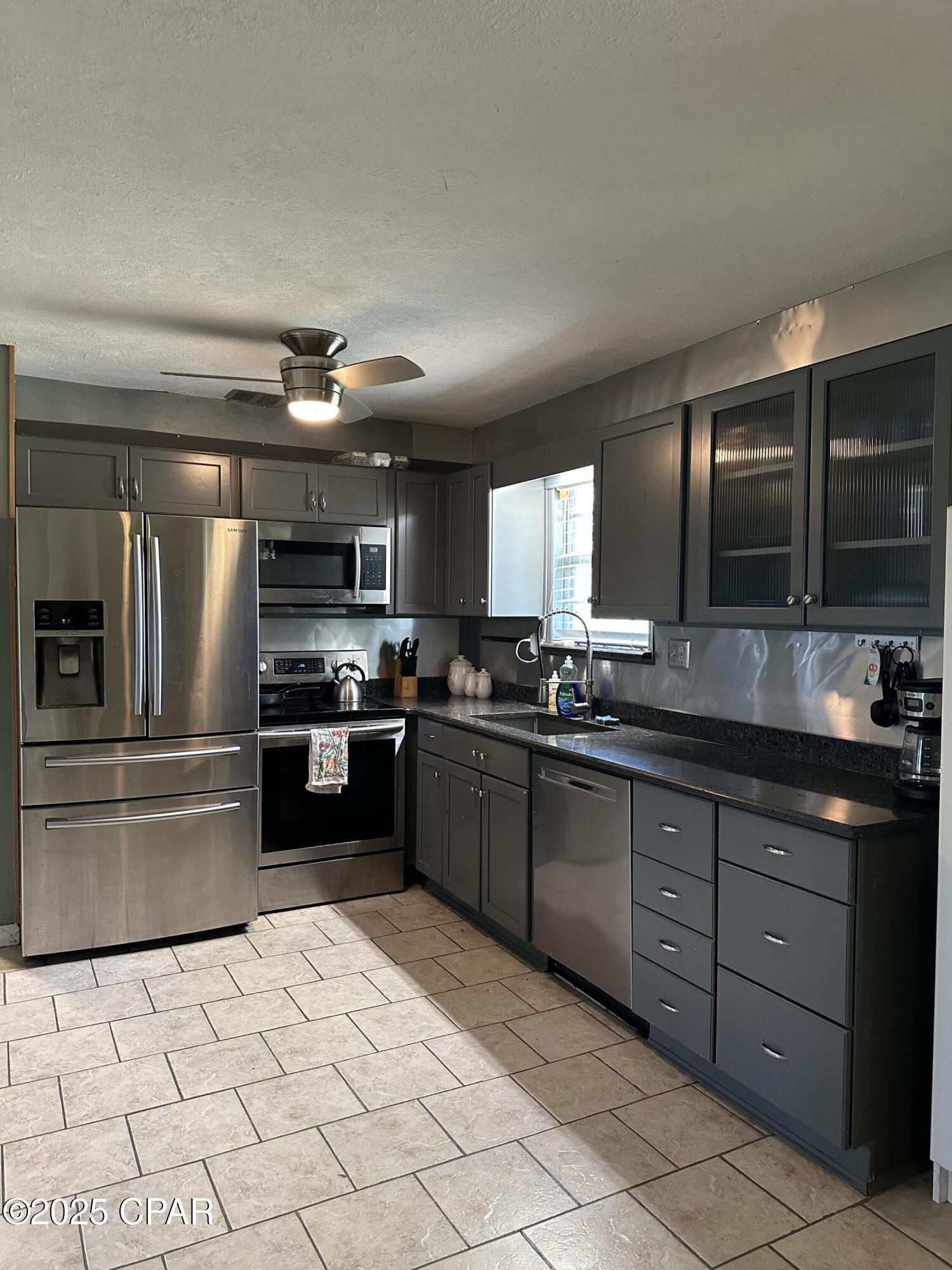 2586 Mckinnon Street, Cottondale, Florida image 5