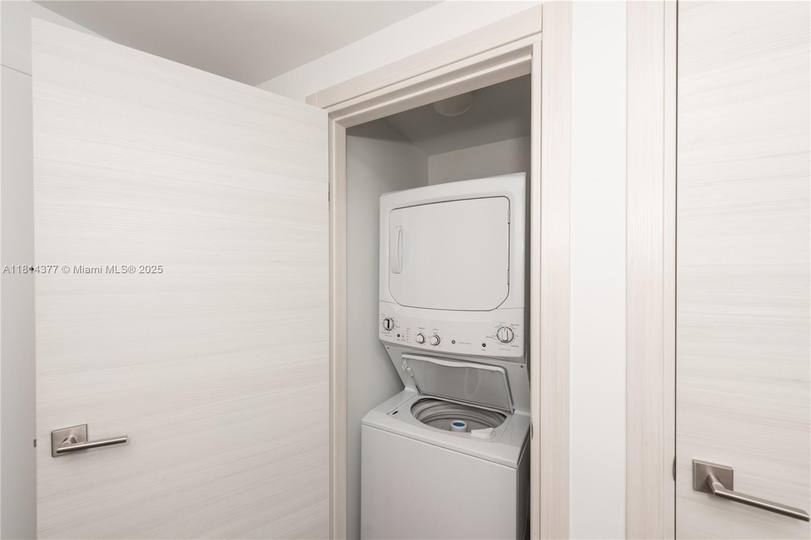 801 S Miami Ave #1602, Miami FL 33130