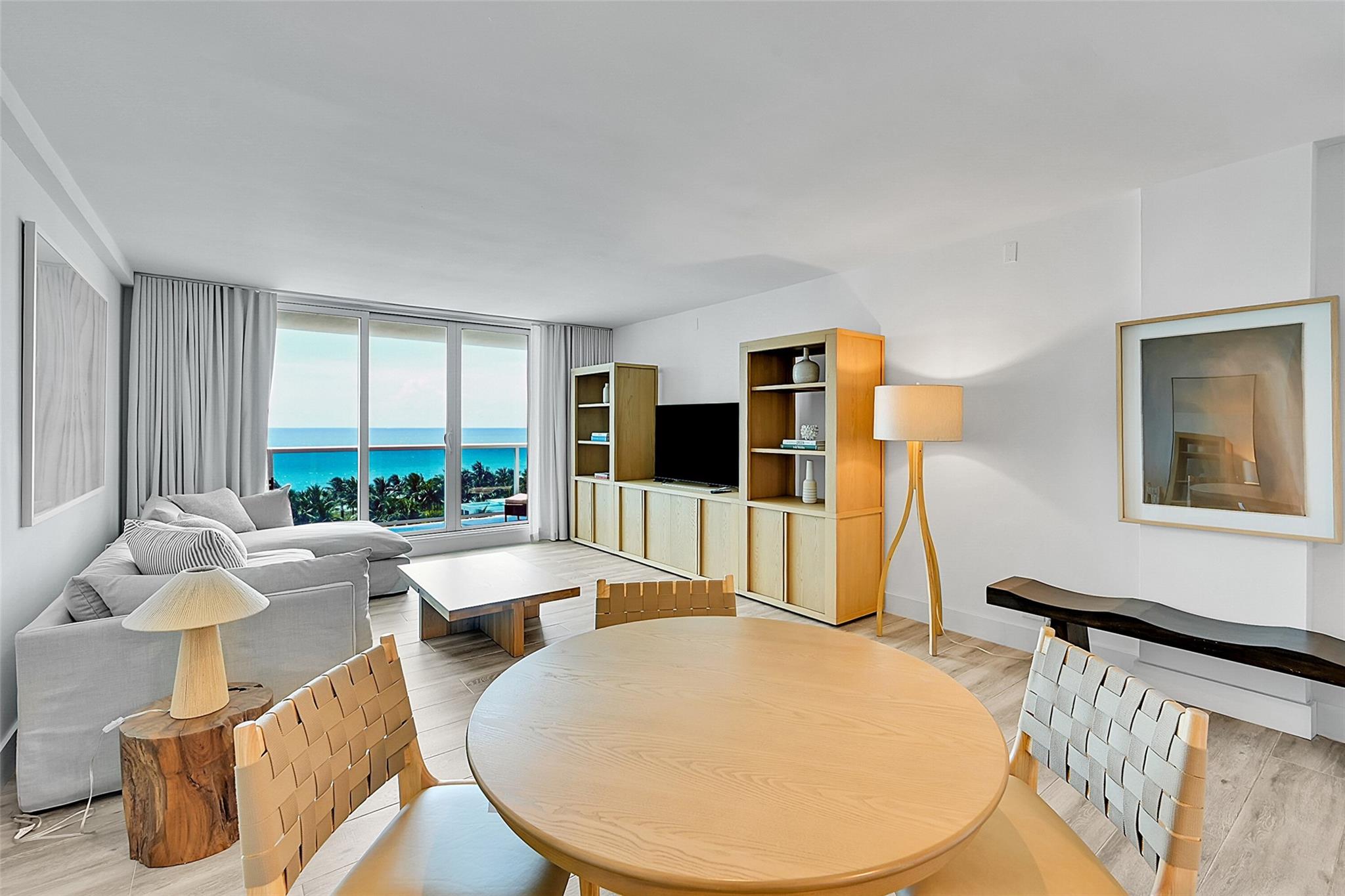 2301 Collins Ave 838
