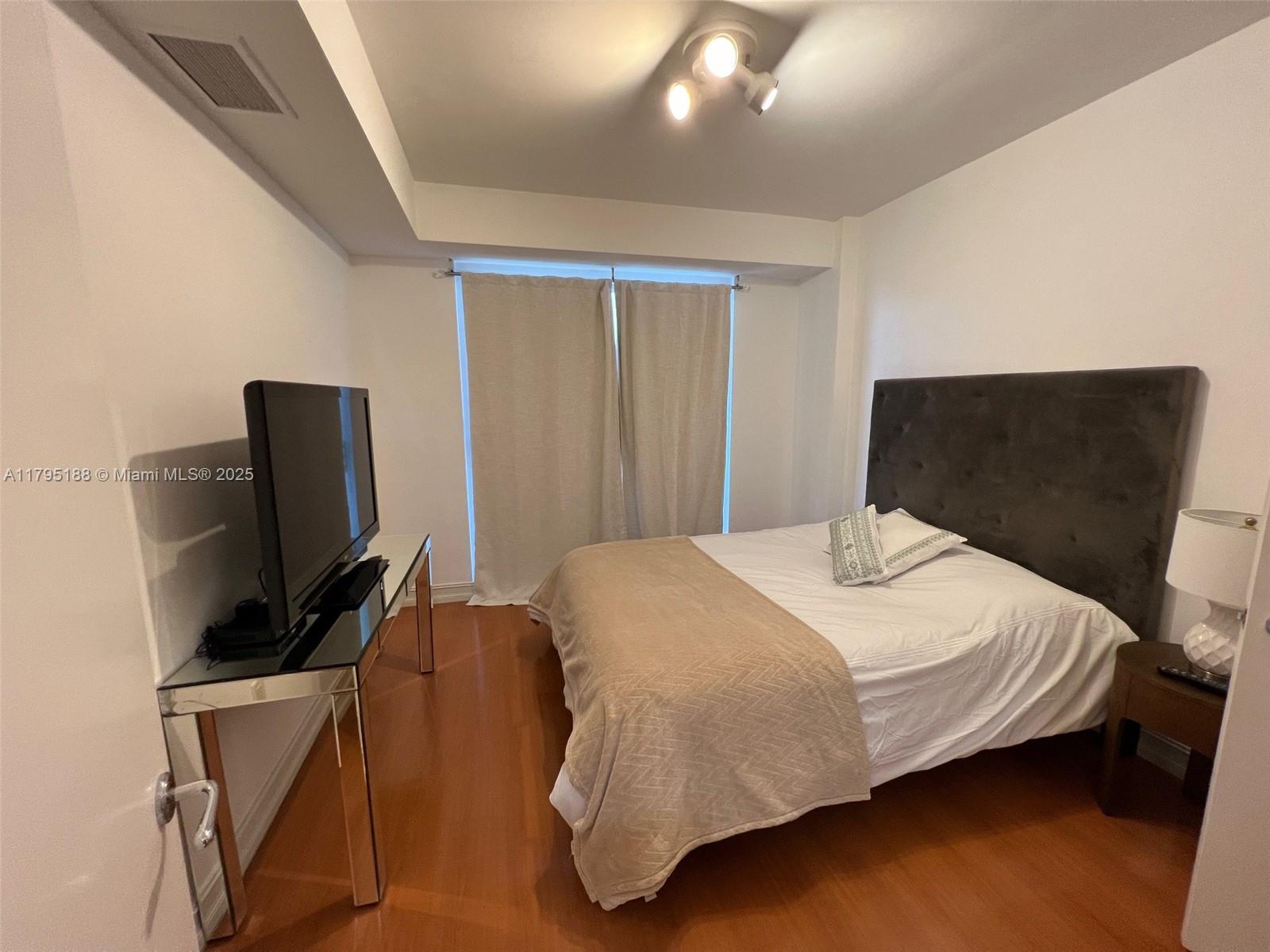 19900 E Country Club Dr #718, Aventura FL 33180