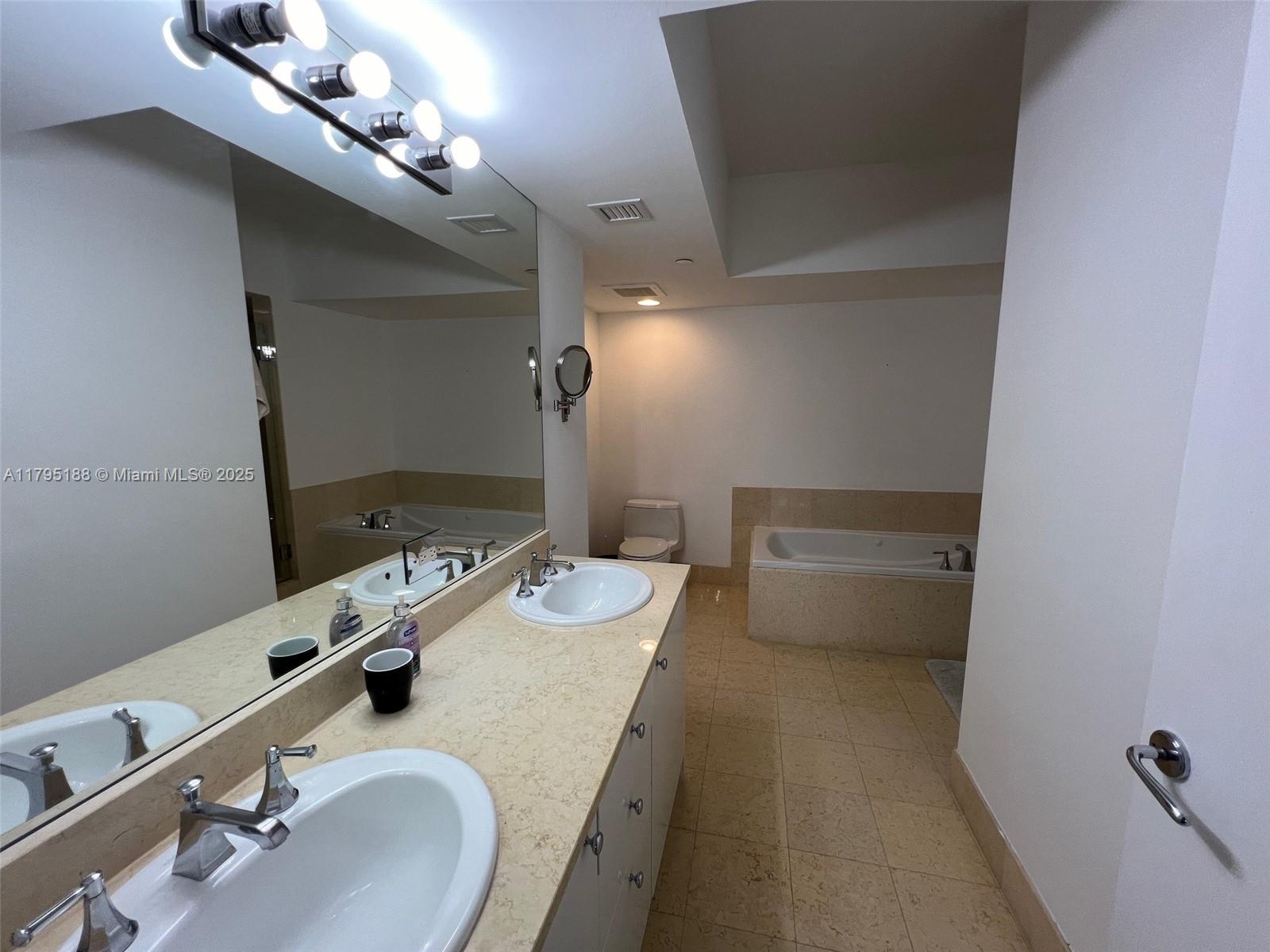19900 E Country Club Dr #718, Aventura FL 33180