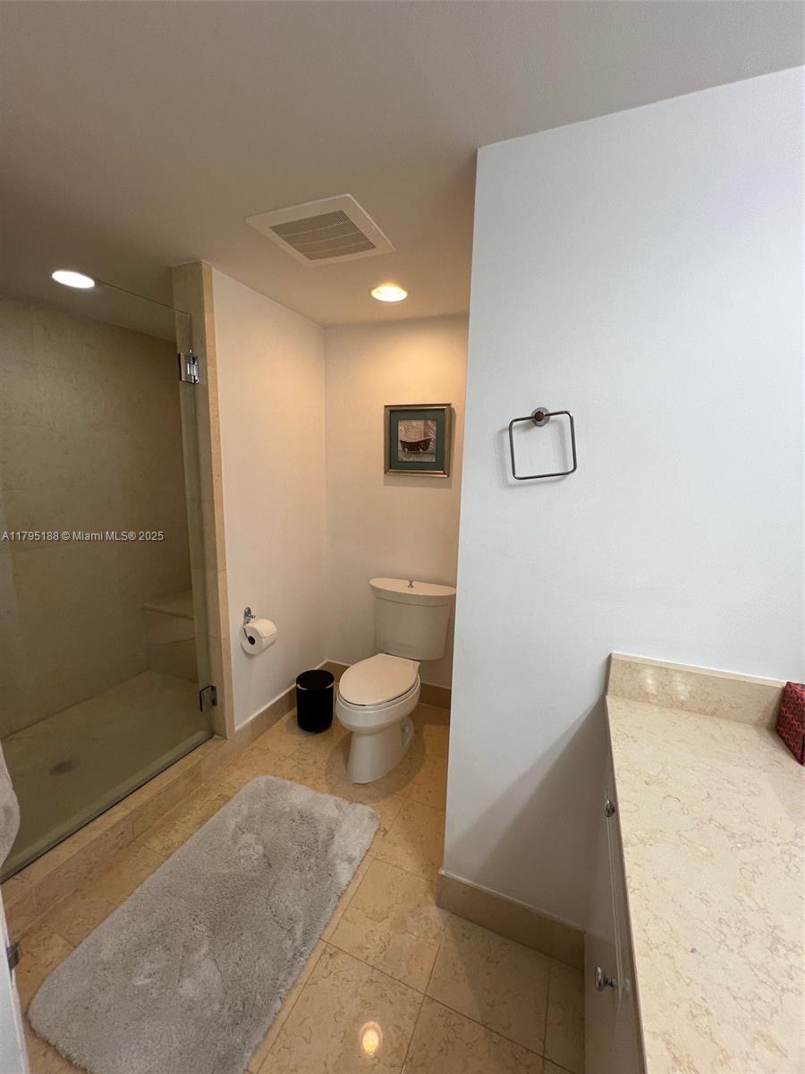 19900 E Country Club Dr #718, Aventura FL 33180