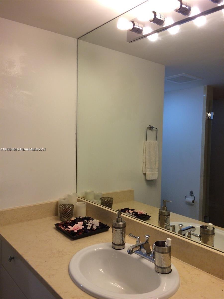 19900 E Country Club Dr #718, Aventura FL 33180