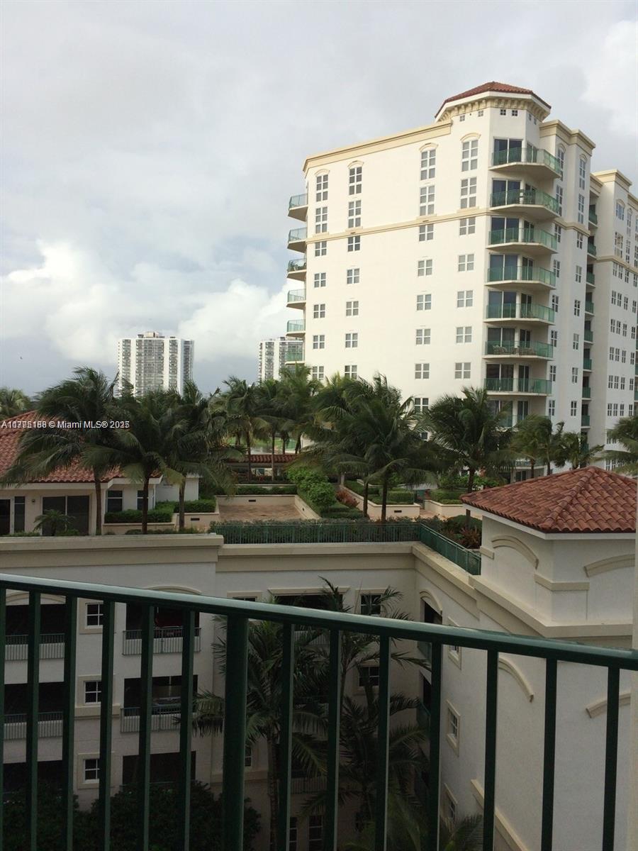 19900 E Country Club Dr #718, Aventura FL 33180