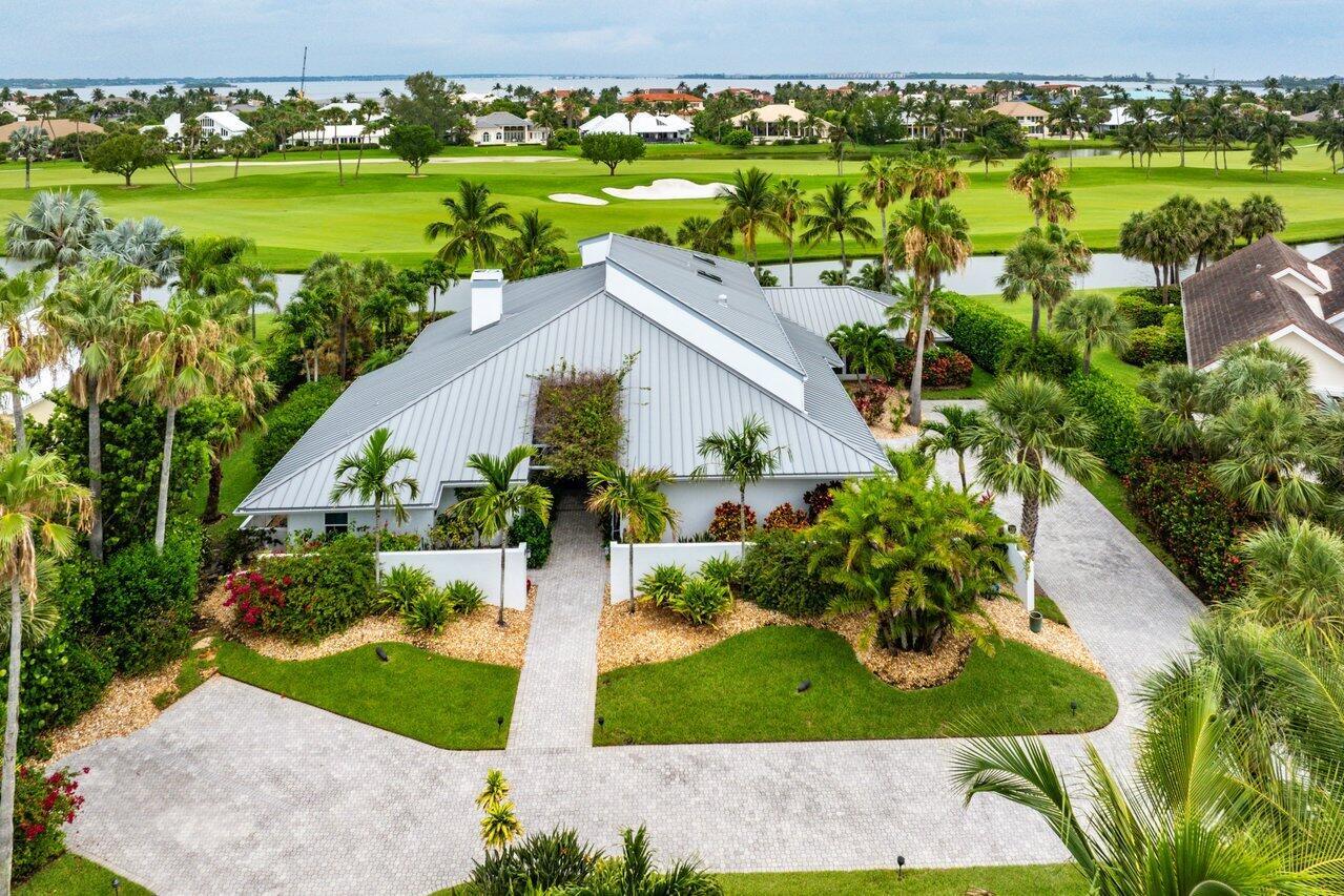 Homes for sale in Stuart, FL | 2150 Se Golfview Lane, Stuart, FL 34996 | MLS# R11096321