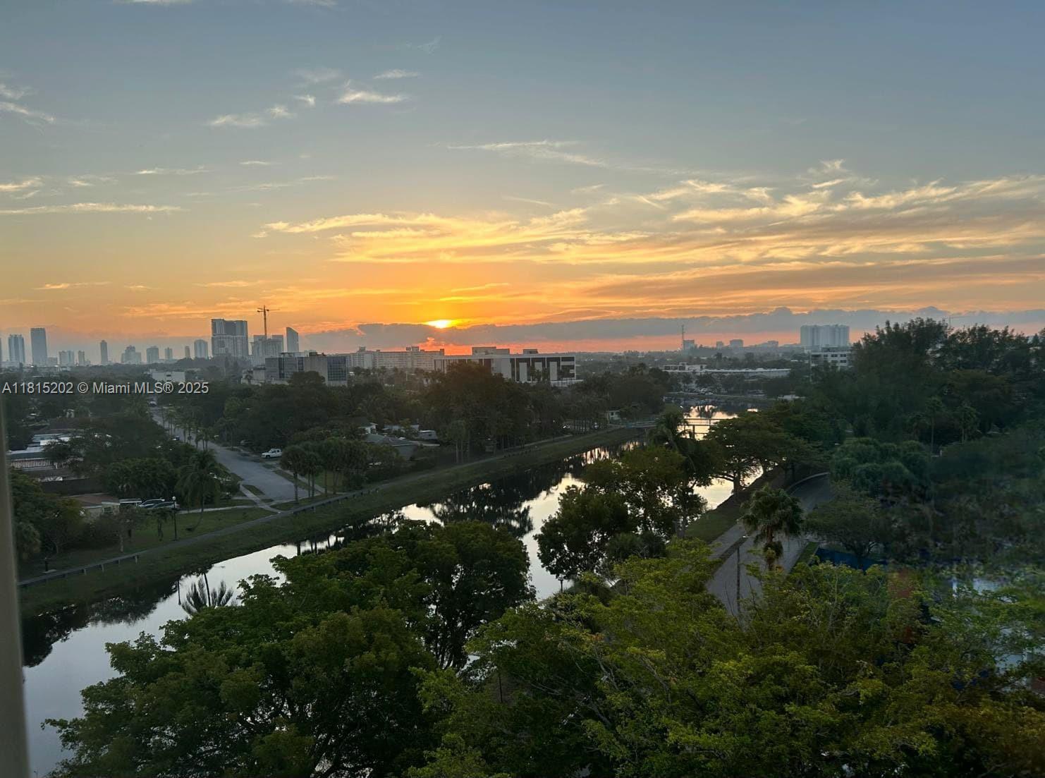 16850 S Glades Dr #8G, North Miami Beach, Florida image 23