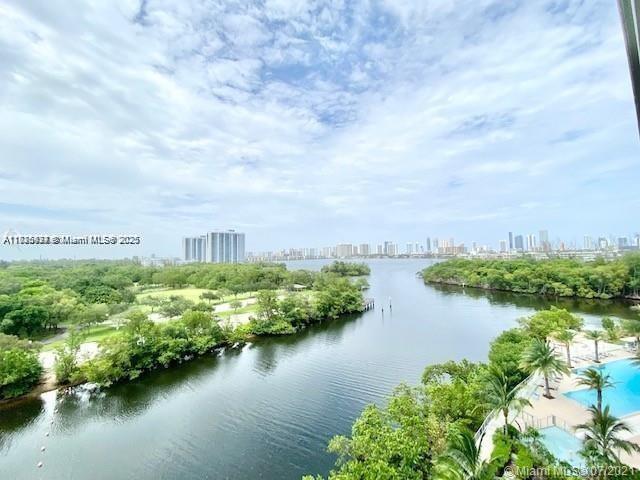 Apartamento à Venda em North Miami Beach, FL