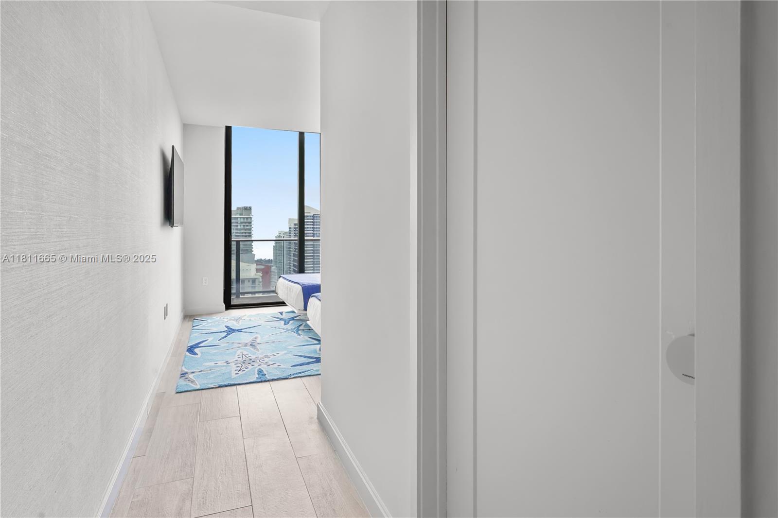 45 SW 9th St #4903, Miami FL 33130