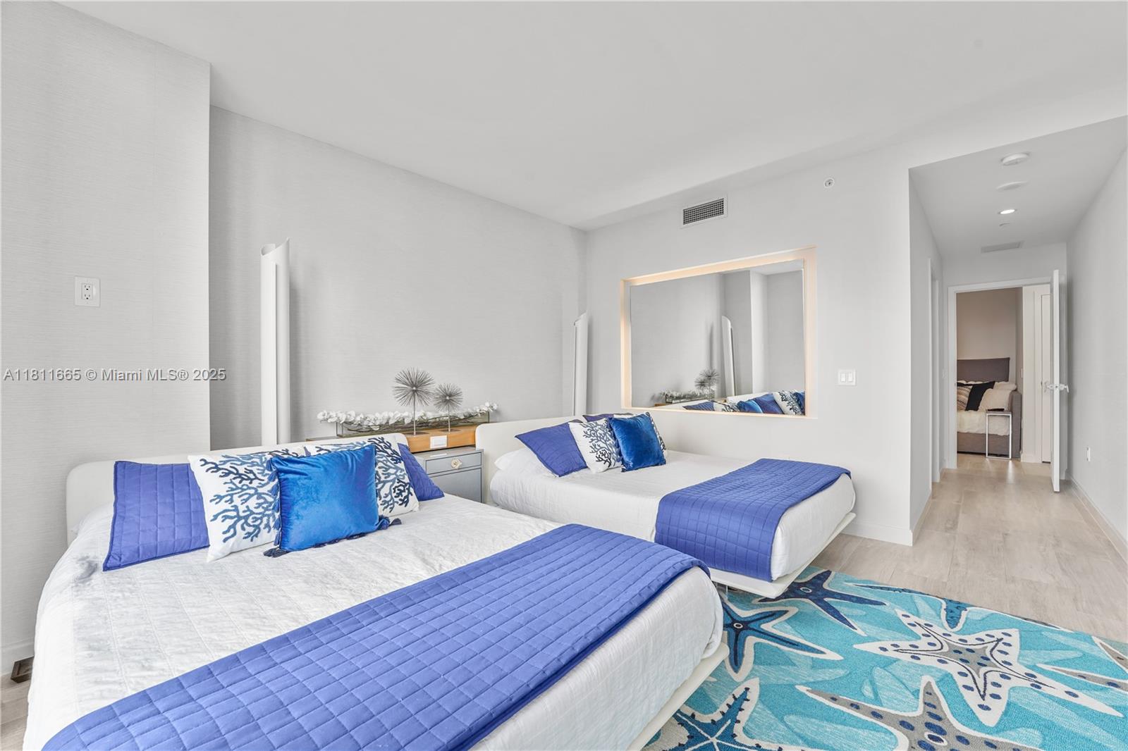 45 SW 9th St #4903, Miami FL 33130