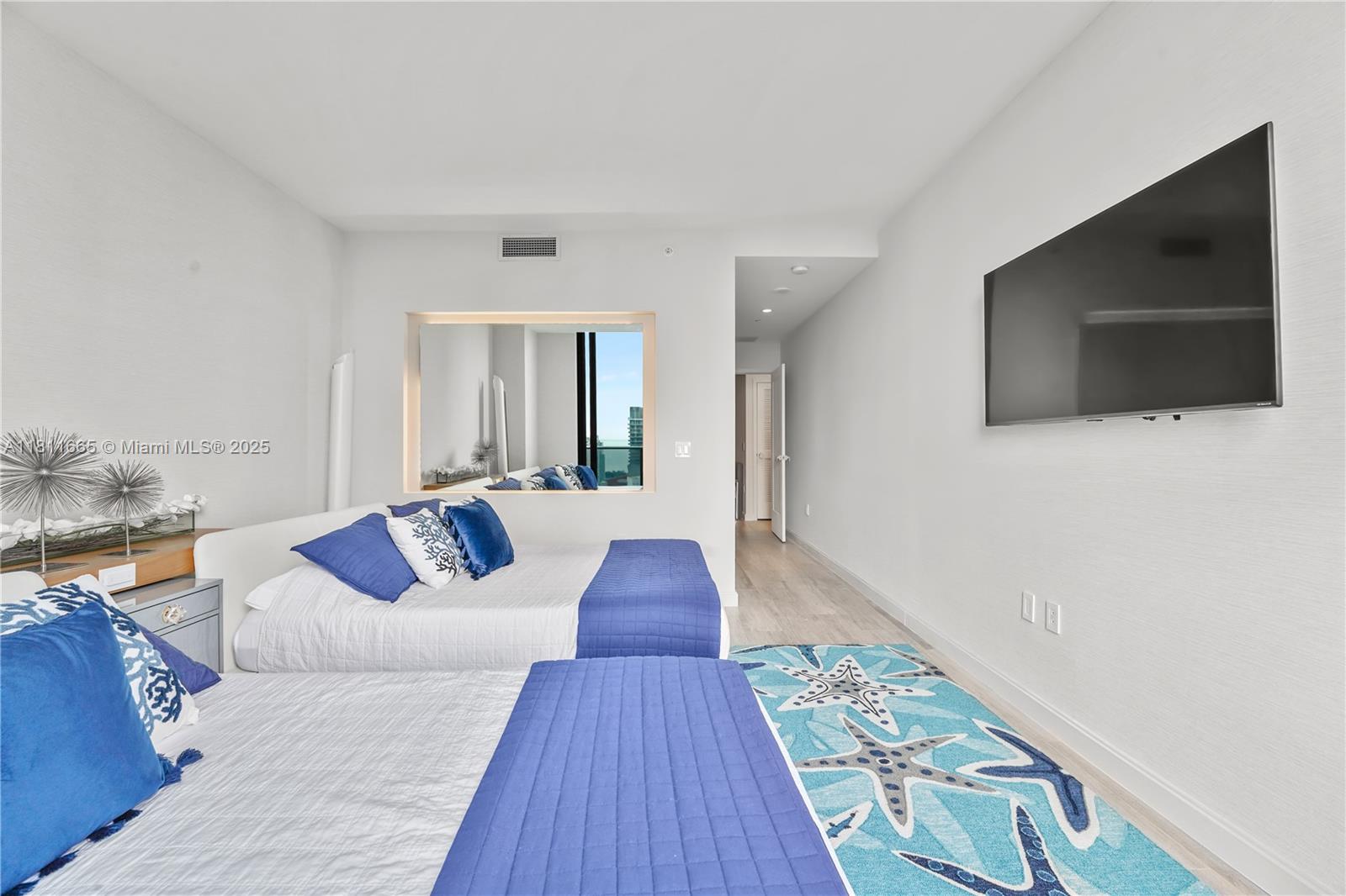 45 SW 9th St #4903, Miami FL 33130
