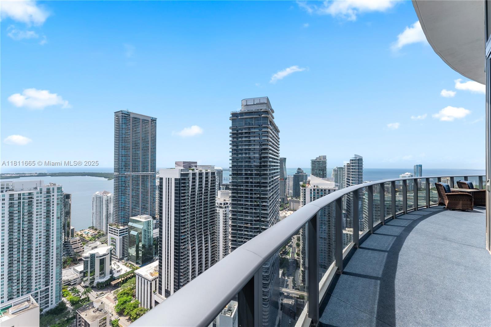 45 SW 9th St #4903, Miami FL 33130